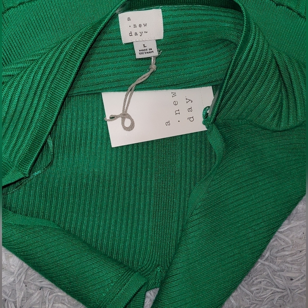 Green Knit Halter Flare Dress - Picture 6 of 6
